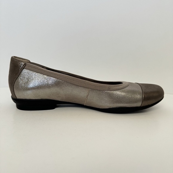 Clarks Women's Sara Orchid Flats Sz 8 Cap Toe Slip On Shoe Antique Silver - Picture 7 of 12